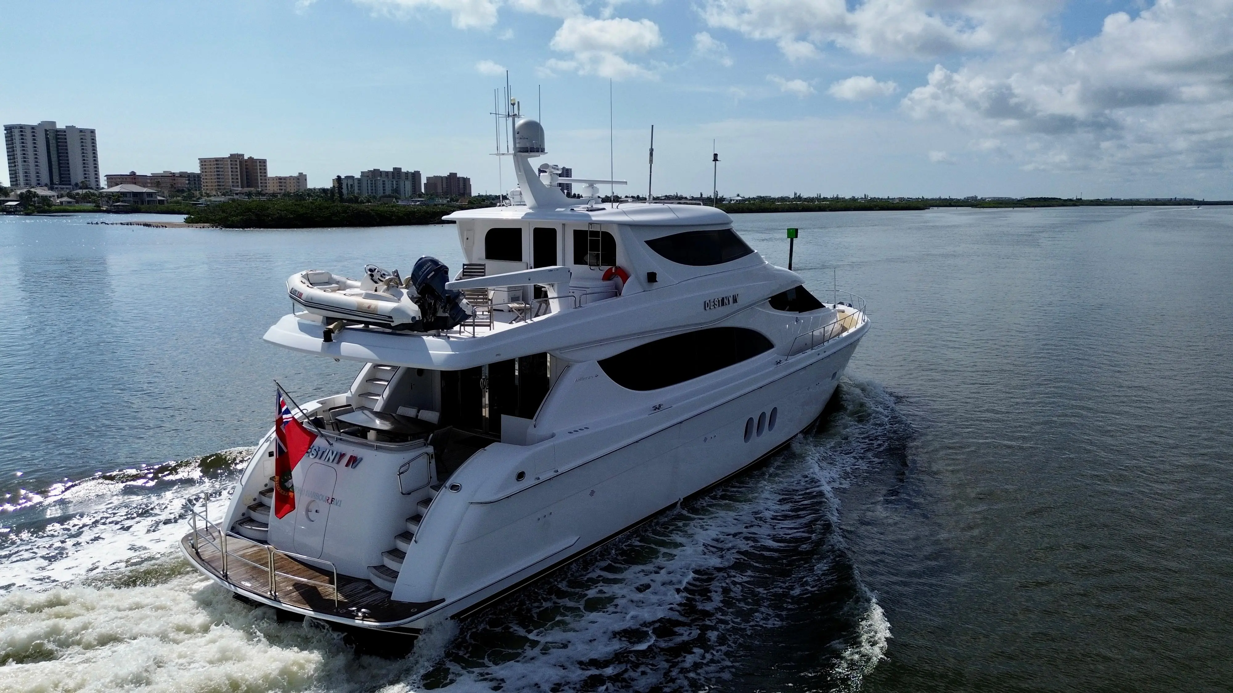 2006 Hatteras 80 enclosed bridge skylounge