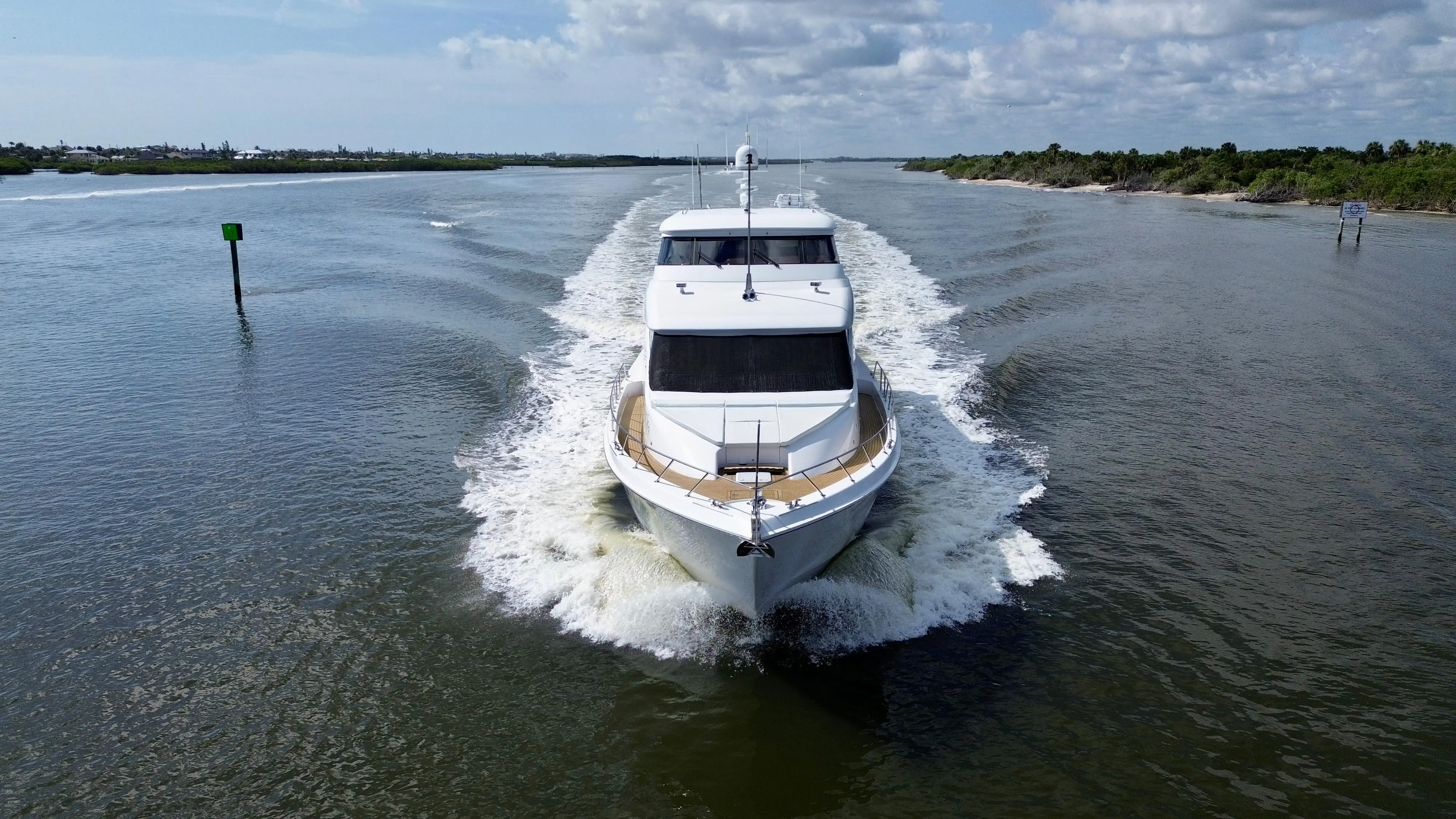 2006 Hatteras 80 enclosed bridge skylounge