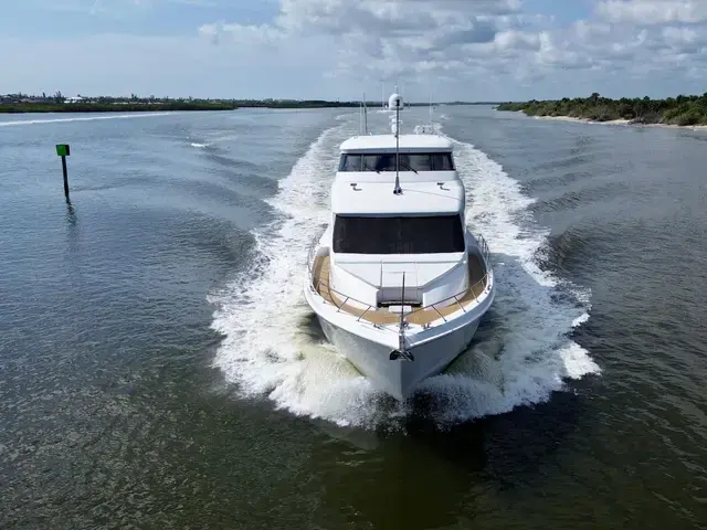 Hatteras 80'