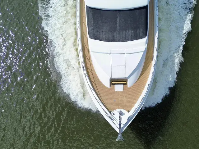 Hatteras 80'