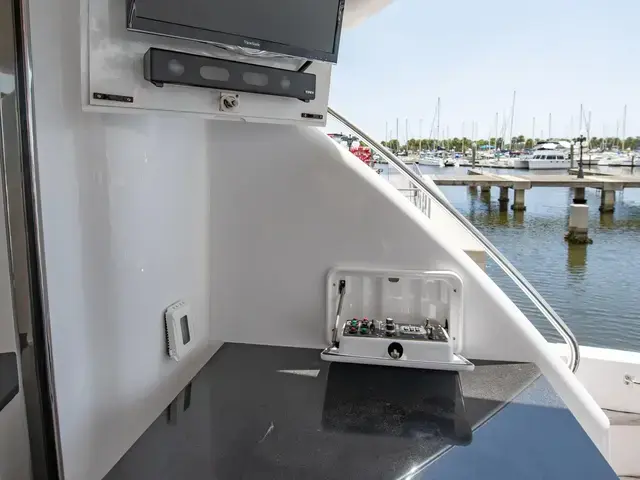 Hatteras 80'