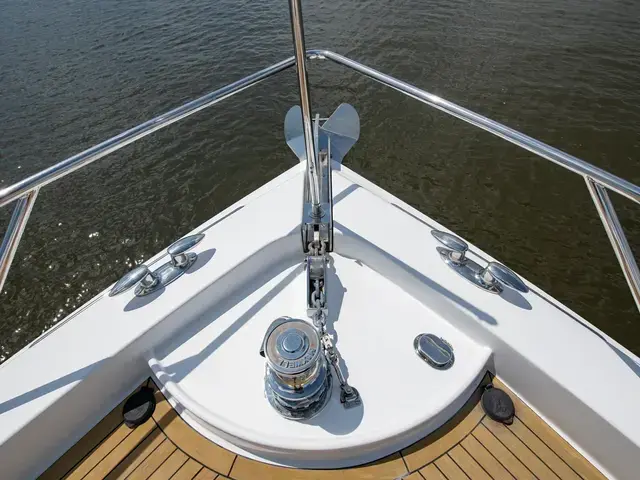 Hatteras 80'