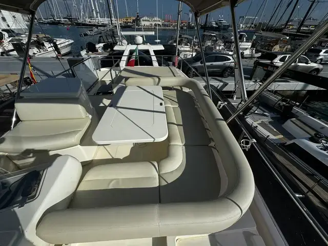 Ferretti Yachts 470