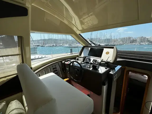 Ferretti Yachts 470