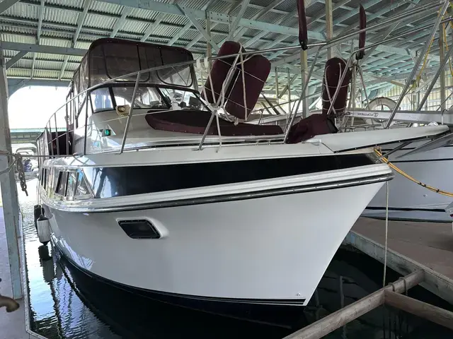 Carver Mariner 3697