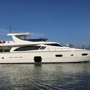 2012 Ferretti Yachts 750