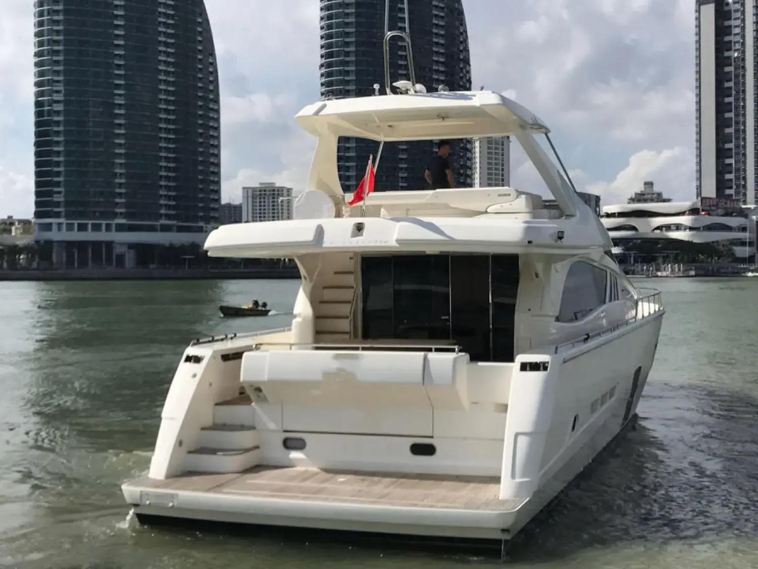 2012 Ferretti 750