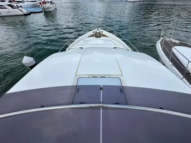 Ferretti Yachts 750