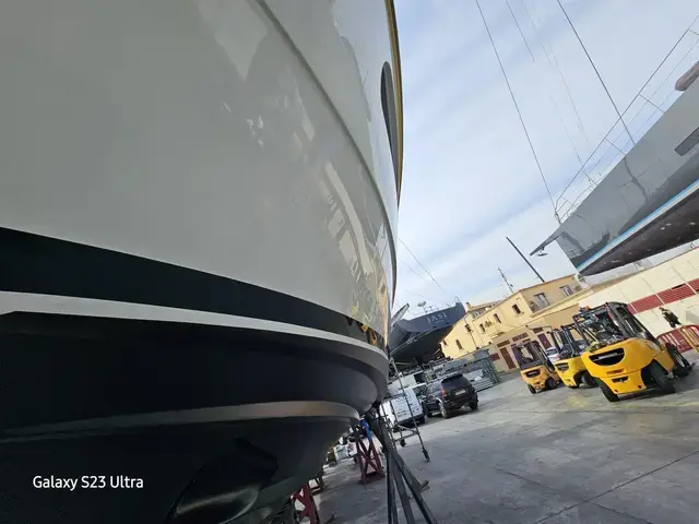 Ferretti Yachts 470