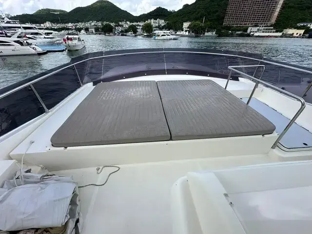 Ferretti Yachts 750