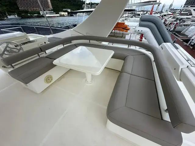 Ferretti Yachts 750