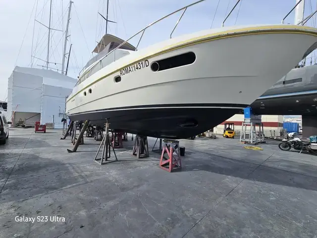 Ferretti Yachts 470