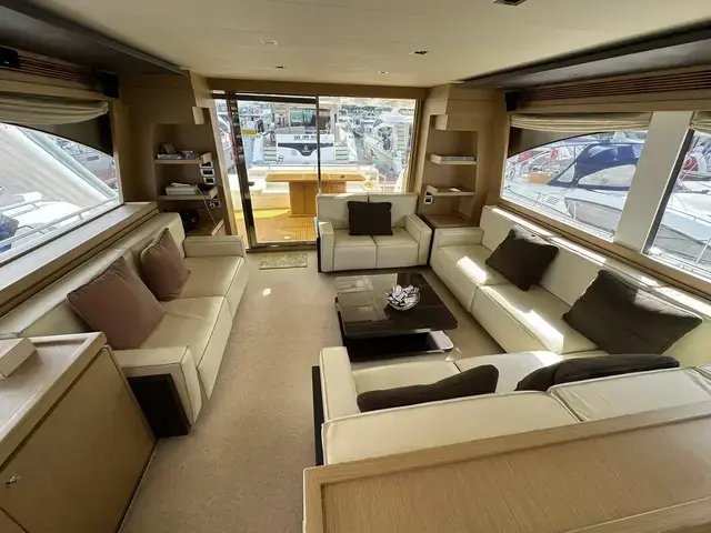 Ferretti Yachts 750