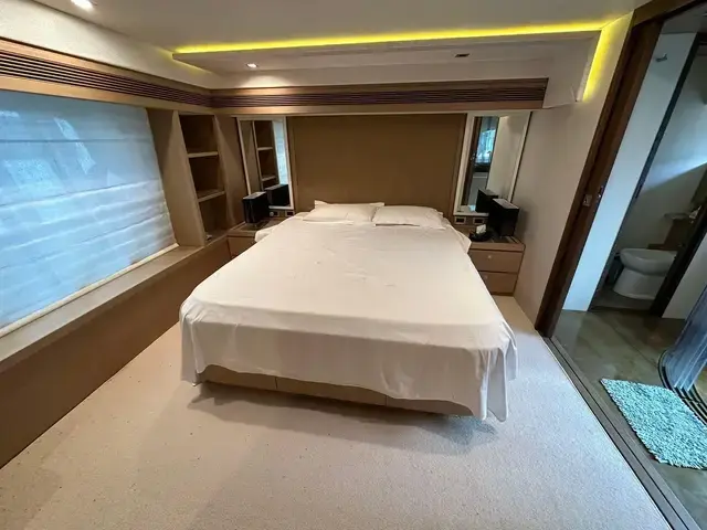 Ferretti Yachts 750