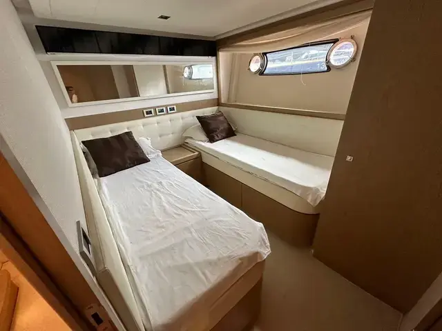 Ferretti Yachts 750