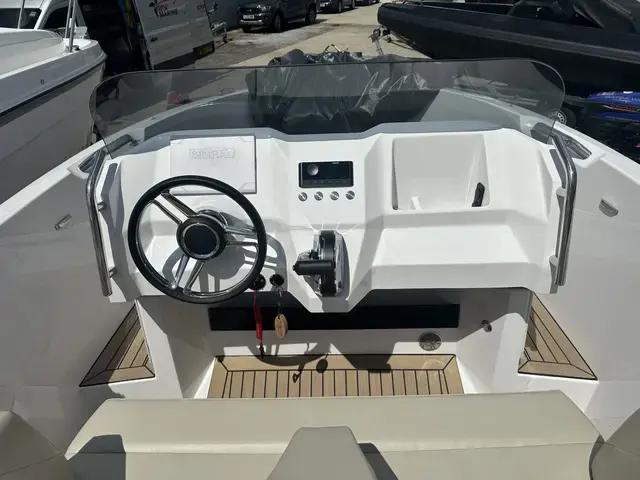 Rand Boats Source 22 Outboard