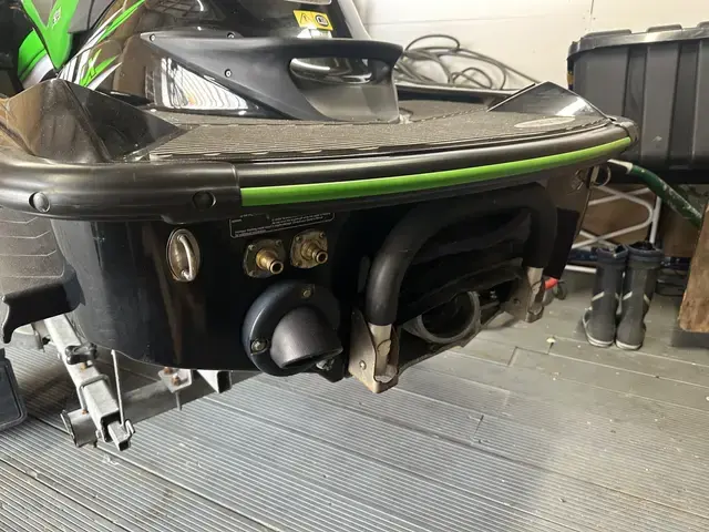 Kawasaki 310 LX jetski