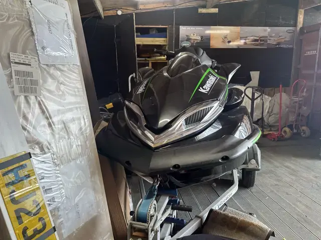 Kawasaki 310 LX jetski