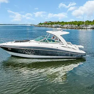 2014 Cruisers Yachts 350 Express