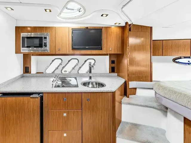 Cruisers Yachts 350 Express