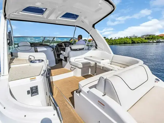 Cruisers Yachts 350 Express