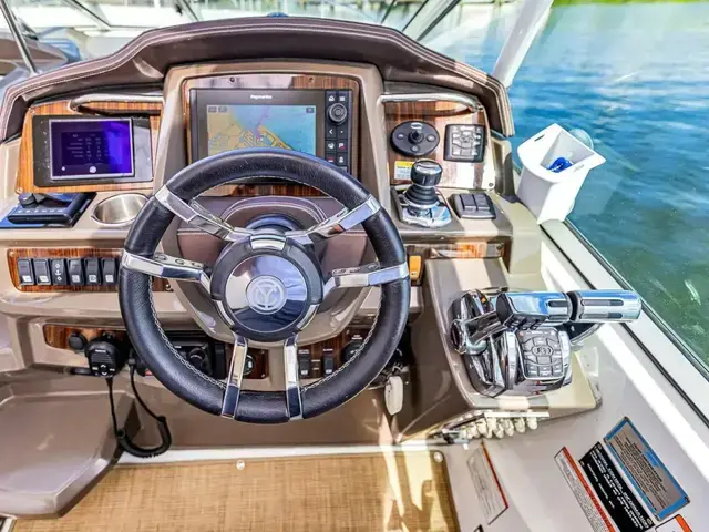 Cruisers Yachts 350 Express