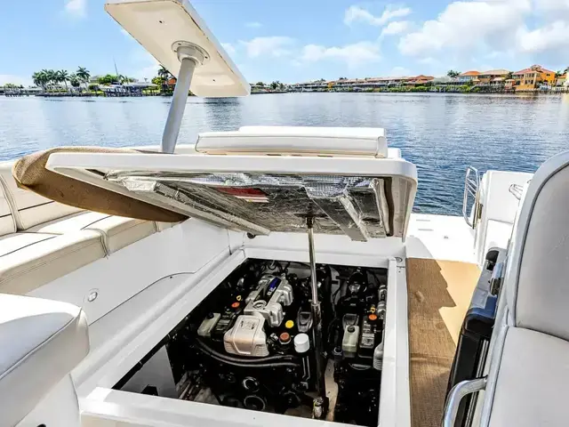 Cruisers Yachts 350 Express