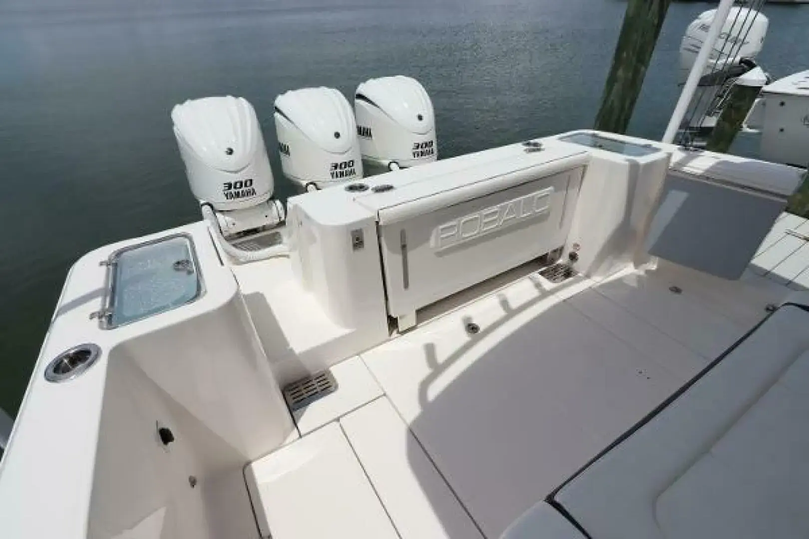 2021 Robalo r360