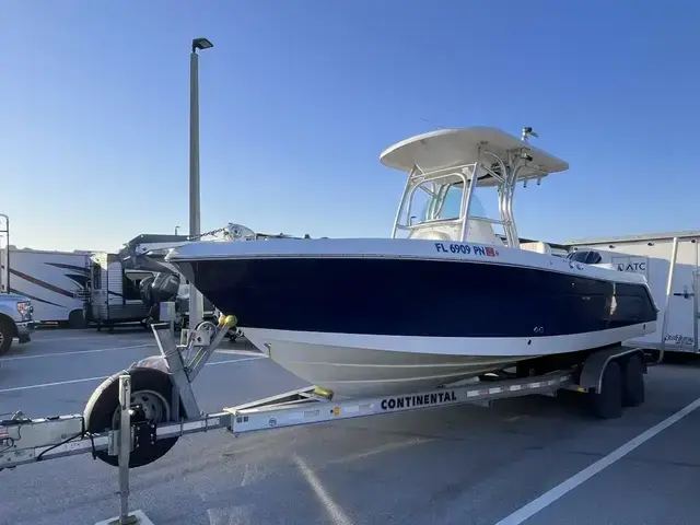 Robalo R240