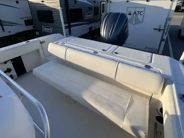 Robalo R240