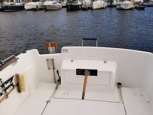 Beneteau Antares 620 Fishing