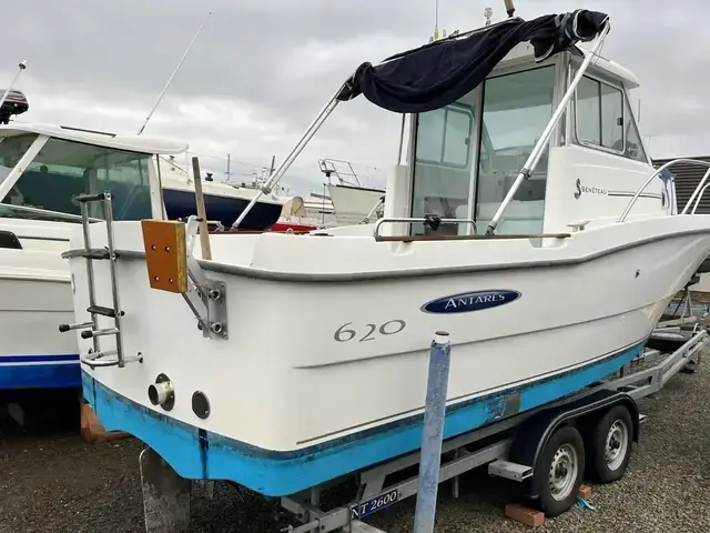 Beneteau Antares 620 Fishing