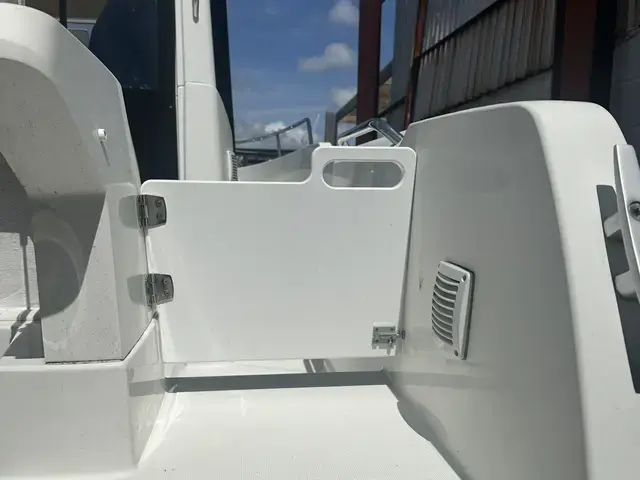 Beneteau Barracuda 6 Outboard