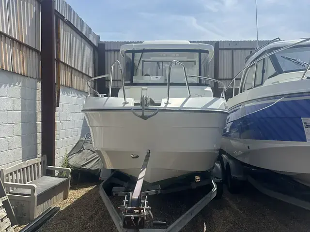 Beneteau Barracuda 6 Outboard