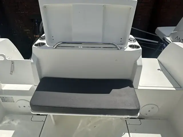 Beneteau Barracuda 6 Outboard