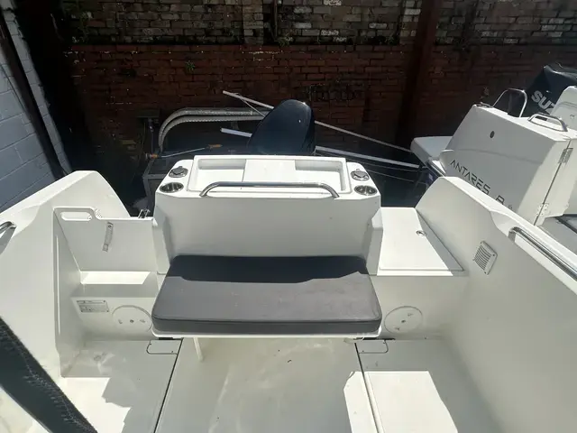 Beneteau Barracuda 6 Outboard