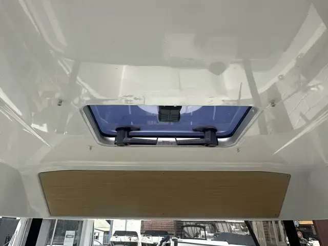 Beneteau Barracuda 6 Outboard