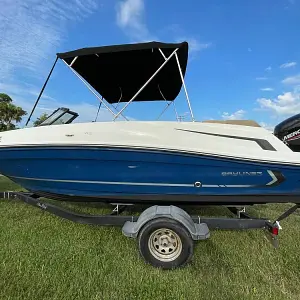 2022 Bayliner Vr5