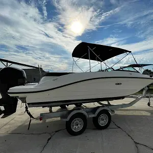 2022 Sea Ray 210 Spx