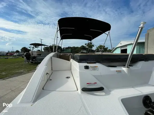 Sea Ray SPX210