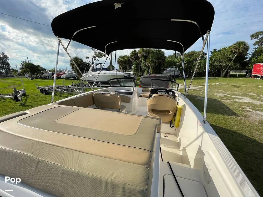 2022 Bayliner vr5