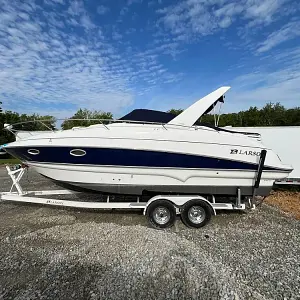 2005 Larson 274 Cabrio Mid Cabin