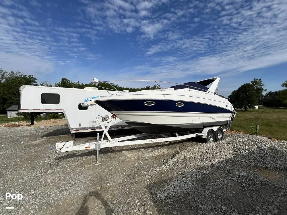 2005 Larson 274 cabrio mid cabin