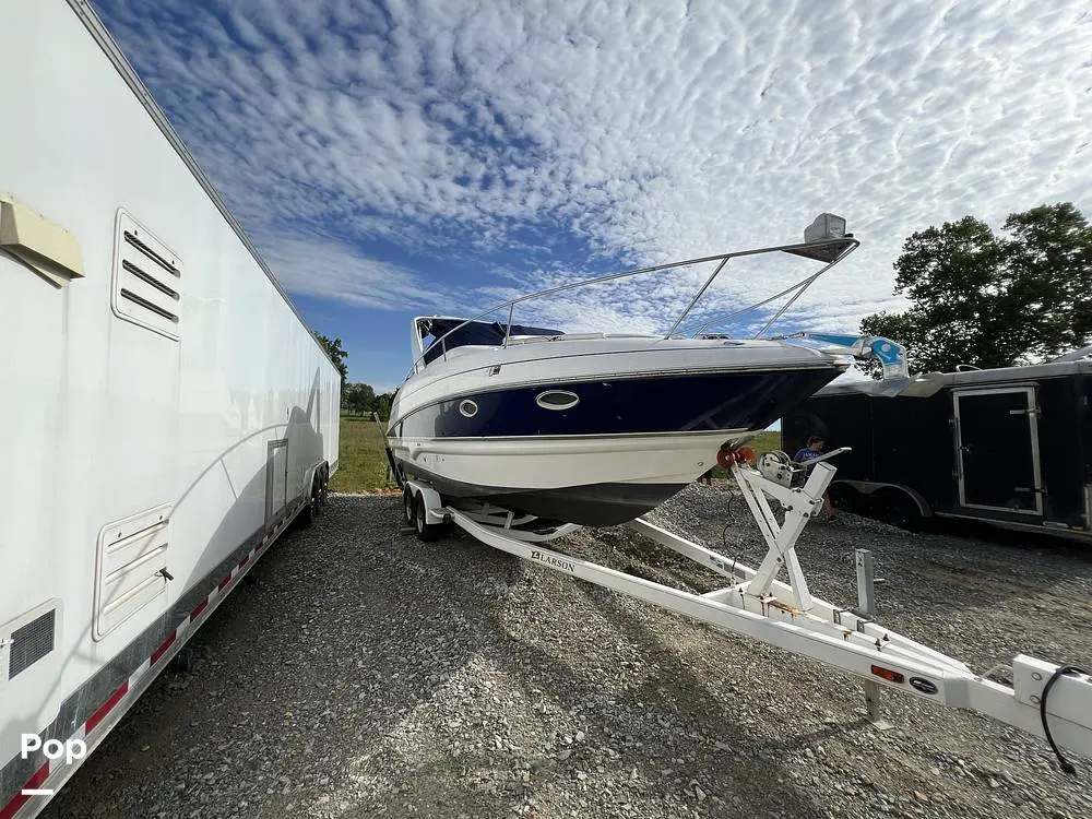 2005 Larson 274 cabrio mid cabin