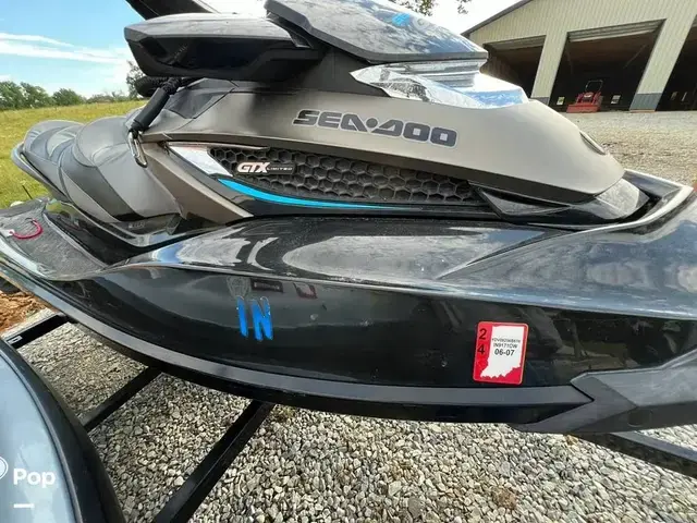 Sea-Doo GTI SE 170 & 2016 GTX Limited 300