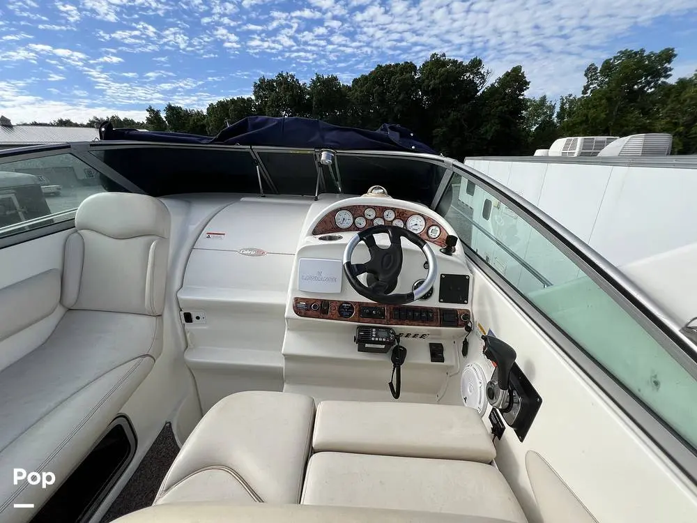 2005 Larson 274 cabrio mid cabin