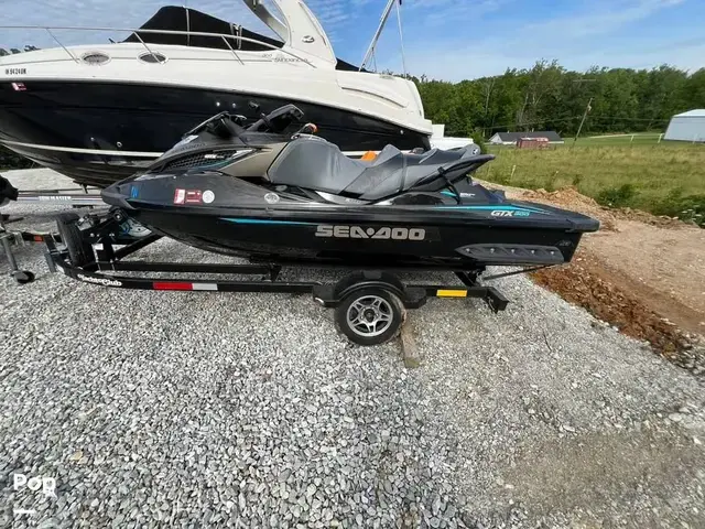 Sea-Doo GTI SE 170 & 2016 GTX Limited 300