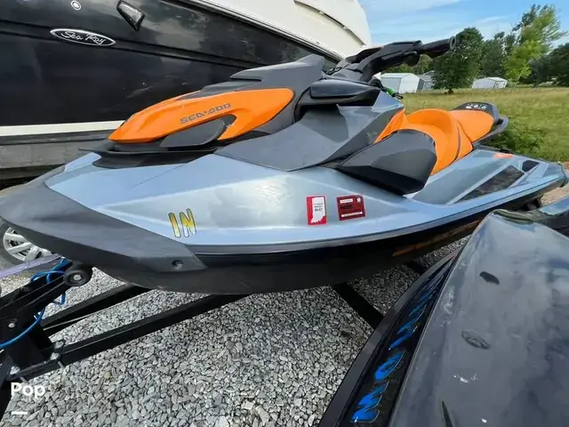 Sea-Doo GTI SE 170 & 2016 GTX Limited 300