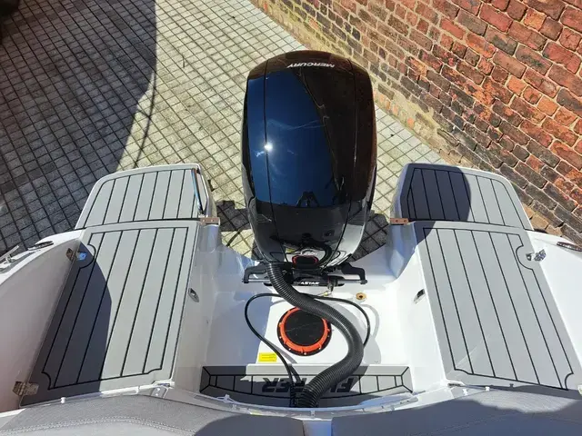 Flipper Boats 650 DC