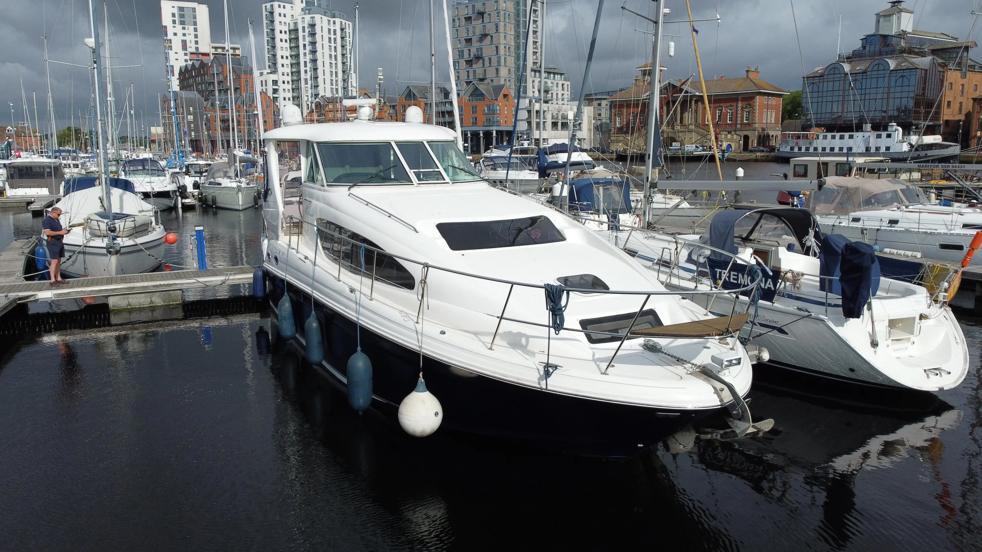 2005 Sea Ray 390 motor yacht